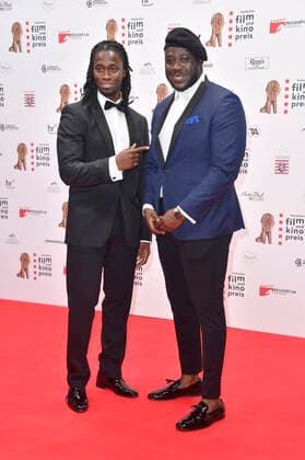 Eugene Boateng und Prince Kuhlmann bei der 32. Verleihung des Hessischen Film- und Kinopreises im Capitol Theater. Offenbach, 22.10.2021