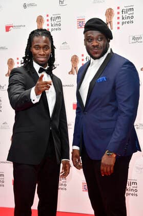 Eugene Boateng und Prince Kuhlmann bei der 32. Verleihung des Hessischen Film- und Kinopreises im Capitol Theater. Offenbach, 22.10.2021