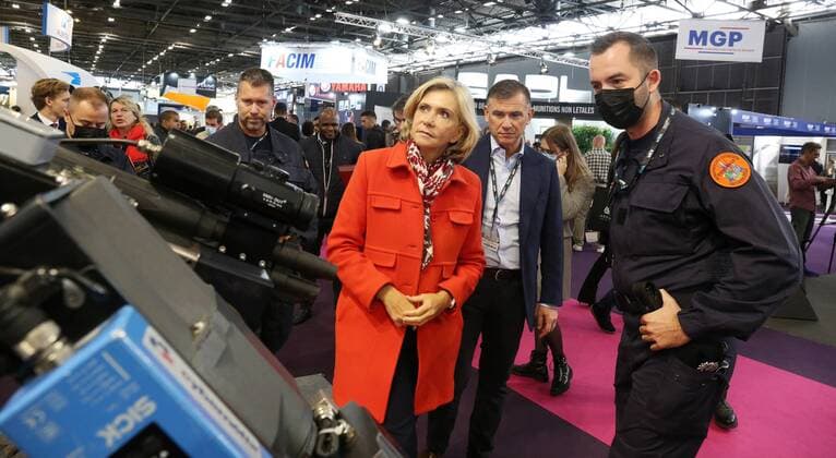 Valerie Pecresse en visite au Salon Milipol NEWS: Deplacement de Valerie Pecresse - Paris-21 10 2021 JonathanRebboah Panoramic  PESRK24022012