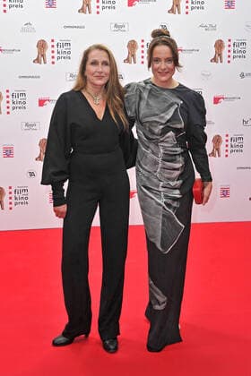 Hessischer Film- und Kinopreis 2021. Schauspielerin Barbara Philipp und Anne Ratte - Polle anläßlich der Verleihung des 32. Hessischen Film- und Kinopreises am Abend des 22.10.2021im Capitol Offenbach. 20211022MWI14549