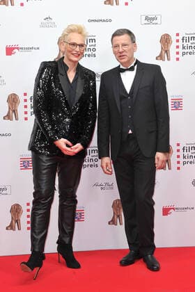 Hessischer Film- und Kinopreis 2021. Bärbel Schäfer und Schauspieler Rainer Ewerrien anläßlich der Verleihung des 32. Hessischen Film- und Kinopreises am Abend des 22.10.2021im Capitol Offenbach. 20211022MWI14499