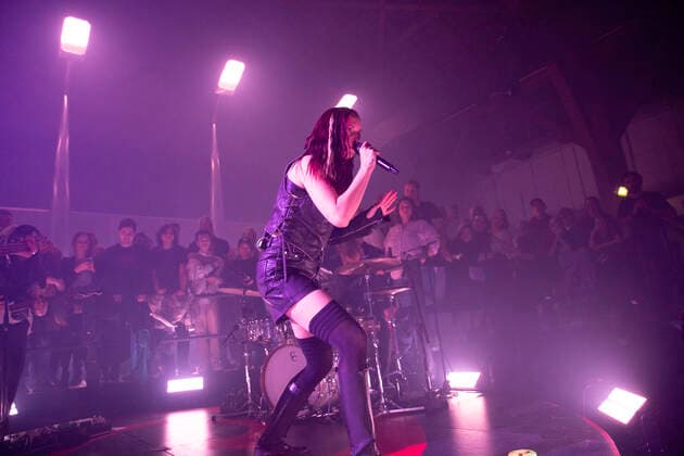 MO live in Copenhagen, Denmark Copenhagen, Denmark. 22nd, October 2021. The Danish singer and songwriter MO performs a live concert at Den Graa Hal in Copenhagen. Copenhagen Denmark  Copyright: xGonzalesxPhoto HelenaxLundquistx