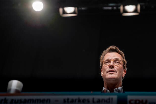 43. CDU Landesparteitag in Bielefeld Aktuell, 23.10.2021, Bielefeld, Hendrik Wuest Mitglied des Landtag Minister für Verkehr des Landes Nordrhein-Westfalen und nominierter Ministerpraesident fuer Nordrhein-Westfalen bei seiner Rede auf dem 43. Landesparteitag in Bielefeld Bielefeld Nordrhein-Westfalen Deutschland *** 43 CDU state party conference in Bielefeld News, 23 10 2021, Bielefeld, Hendrik Wuest Member of the State Parliament Minister for Transport of the State of North Rhine-Westphalia and nominated State Premier for North Rhine-Westphalia during his speech at the 43 state party conference in Bielefeld Bielefeld North Rhine-Westphalia Germany