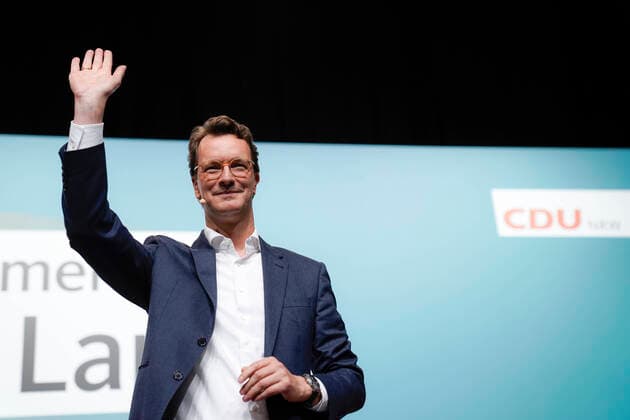 43. CDU Landesparteitag in Bielefeld Aktuell, 23.10.2021, Bielefeld, Hendrik Wuest Mitglied des Landtag Minister für Verkehr des Landes Nordrhein-Westfalen und nominierter Ministerpraesident fuer Nordrhein-Westfalen bei seiner Rede auf dem 43. Landesparteitag in Bielefeld Bielefeld Nordrhein-Westfalen Deutschland *** 43 CDU state party conference in Bielefeld News, 23 10 2021, Bielefeld, Hendrik Wuest Member of the State Parliament Minister for Transport of the State of North Rhine-Westphalia and nominated State Premier for North Rhine-Westphalia during his speech at the 43 state party conference in Bielefeld Bielefeld North Rhine-Westphalia Germany