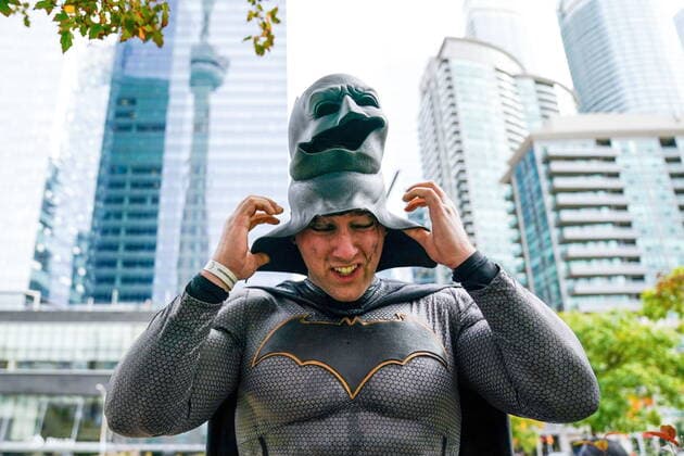 October 23, 2021, Toronto, on, Canada: Drake McLim, dressed as Batman, puts on his mask before heading into FAN EXPO Canada: LIMITED EDITION in Toronto on Saturday, Oct. 23, 2021. Toronto Canada  - ZUMAc35_ 20211023_zaf_c35_046 Copyright: xEvanxBuhlerx