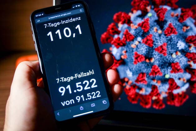 Coronavirus in Deutschland - Covid-19-Dashboard des Robert Koch-Institut 25.10.2021: Robert Koch-Institut: 7-Tage-Inzidenz 110,1. 7-Tage-Fallzahl 91.522. COVID-19-Fälle 4.472.730. Zugang um 6.573 gegenüber dem Vortag. COVID-19-Todesfälle 95.117. Zugang um 17 gegenüber dem Vortag.