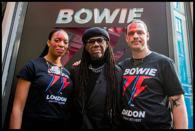 Bilder des Jahres 2021, Entertainment 10 Oktober Entertainment Themen der Woche KW43 Entertainment Bilder des Tages . 25 10 2021. London, United Kingdom. David Bowie Pop Up Store. Nile Rodgers at the David Bowie pop up store opening on Heddon Street. The store is opening to mark what would have been the star s 75th birthday, and is just yards from where Bowie famously posed as Ziggy Stardust.  xMartynxWheatleyx xi-Imagesx IIM-22722-0005