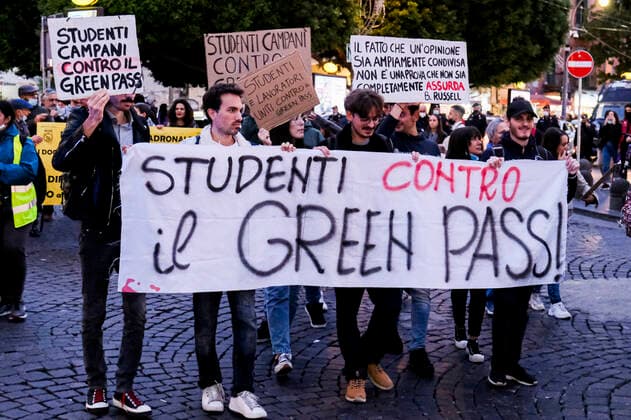 Italy: NO Greenpass demonstration in Naples Students, workers and unemployed people march through the streets of naples on 25 october 2021, to express their disagreement with the measures taken by the italian government to counter the spread of COVID-19 using the GREENPASS, chanting choruses against the government pointing to Mario Draghi President of the Council of Ministers of the Italian Republic as the person responsible DSCF0182 Copyright: xAntonioxBalascox