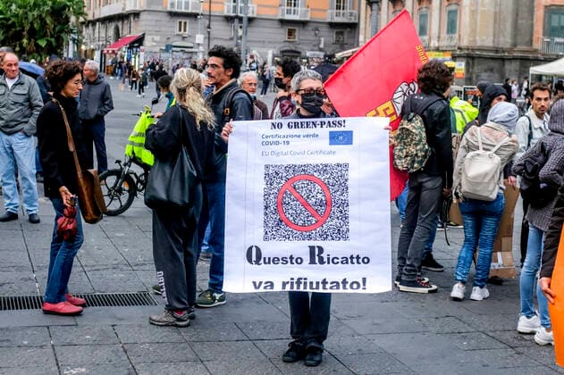 Italy: NO Greenpass demonstration in Naples Students, workers and unemployed people march through the streets of naples on 25 october 2021, to express their disagreement with the measures taken by the italian government to counter the spread of COVID-19 using the GREENPASS, chanting choruses against the government pointing to Mario Draghi President of the Council of Ministers of the Italian Republic as the person responsible DSCF9896 Copyright: xAntonioxBalascox