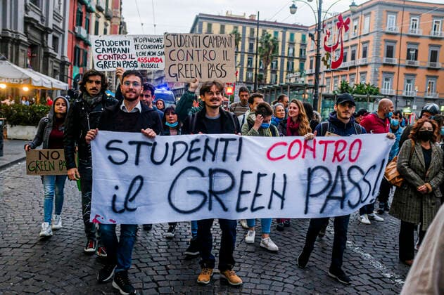 Italy: NO Greenpass demonstration in Naples Students, workers and unemployed people march through the streets of naples on 25 october 2021, to express their disagreement with the measures taken by the italian government to counter the spread of COVID-19 using the GREENPASS, chanting choruses against the government pointing to Mario Draghi President of the Council of Ministers of the Italian Republic as the person responsible DSCF9948 Copyright: xAntonioxBalascox