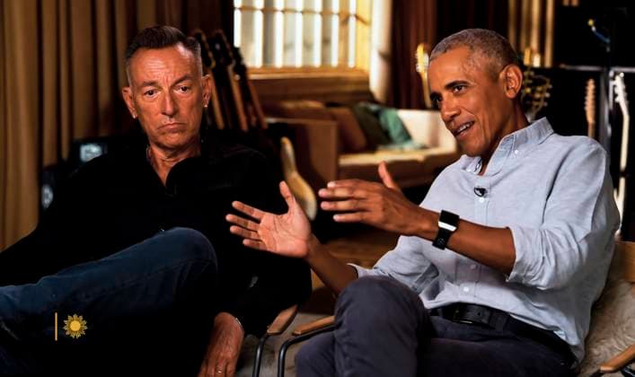 Bilder des Jahres 2021, Entertainment 10 Oktober Entertainment Themen der Woche KW43 Entertainment Bilder des Tages October 25, 2021 - Colts Neck, New Jersey, USA - BRUCE SPRINGSTEEN and BARACK OBAMA are interviewed by CBS s Anthony Mason prior to the release of their new book, Renegades: Born in the USA. The book is based on their year-old joint podcast, also called Renegades. Colts Neck USA - ZUMAce6_ 20211025_zaf_ce6_014 Copyright: xCbsxSundayxMorningx