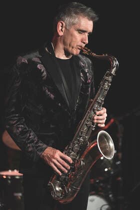 Curtis Stigers live in Odense, Denmark Odense, Denmark. 25th, October 2021. The American jazz singer, songwriter and saxophonist Curtis Stigers performs a live concert at Dexter in Odense. Odense Denmark  Copyright: xGonzalesxPhoto KentxRasmussenx