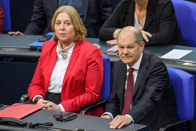 Berlin GER, Berlin, 26.10.21, Erste konstituierende Sitzung der Deutschen Bundestages v.l. Baerbel Bas, Olaf Scholz, Erste Sitzung der 20 Wahlperiode, der neu gewaehlte Deutsche Bundestag konstituiert sich am, 26.10.21, Copyright: xUwexKoch Eibner-Pressefotox EP_EER