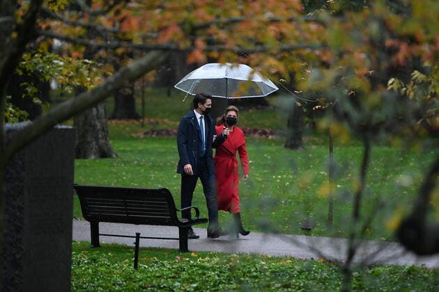October 26, 2021, Ottawa, ON, Canada: Prime Minister Justin Trudeau and Sophie Gregoire Trudeau arrive for the cabinet swearing-in ceremony at Rideau Hall in Ottawa, Tuesday, Oct.26, 2021 Ottawa Canada  - ZUMAc35_ 20211026_zaf_c35_012 Copyright: xAdrianxWyldx