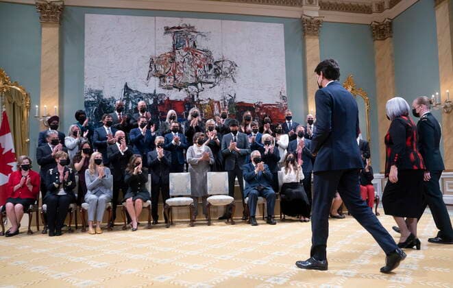 October 26, 2021, Ottawa, ON, Canada: Members of cabinet applaud as Canadian Prime Minister Justin Trudeau and Gov. Gen. Mary May Simon approach for a family photo following a swearing in ceremony at Rideau Hall, Tuesday, October 26, 2021 in Ottawa. Ottawa Canada  - ZUMAc35_ 20211026_zaf_c35_157 Copyright: xAdrianxWyldx