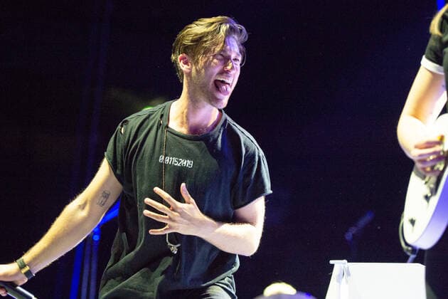 Justin Jesso US-amerikanischer Sänger und Songwriter, der in Los Angeles lebt und arbeitet. Bekannt wurde er mit dem Song Stargazing , den er geschrieben, gesungen und gemeinsam mit dem norwegischen DJ Kygo produziert hat. Schon zuvor schrieb er zusammen mit Ricky Martin dessen Song Vente Paca , welcher 2017 als Song des Jahres bei den Latin Grammys nominiert wurde. Stuttgart Baden-Württemberg Deutschland
