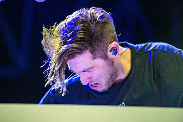 Justin Jesso US-amerikanischer Sänger und Songwriter, der in Los Angeles lebt und arbeitet. Bekannt wurde er mit dem Song Stargazing , den er geschrieben, gesungen und gemeinsam mit dem norwegischen DJ Kygo produziert hat. Schon zuvor schrieb er zusammen mit Ricky Martin dessen Song Vente Paca , welcher 2017 als Song des Jahres bei den Latin Grammys nominiert wurde. Stuttgart Baden-Württemberg Deutschland