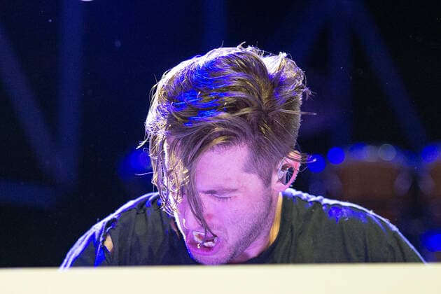Justin Jesso US-amerikanischer Sänger und Songwriter, der in Los Angeles lebt und arbeitet. Bekannt wurde er mit dem Song Stargazing , den er geschrieben, gesungen und gemeinsam mit dem norwegischen DJ Kygo produziert hat. Schon zuvor schrieb er zusammen mit Ricky Martin dessen Song Vente Paca , welcher 2017 als Song des Jahres bei den Latin Grammys nominiert wurde. Stuttgart Baden-Württemberg Deutschland