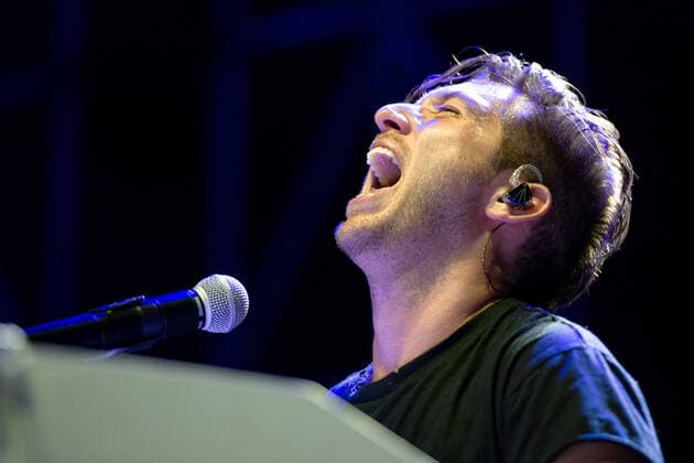Justin Jesso US-amerikanischer Sänger und Songwriter, der in Los Angeles lebt und arbeitet. Bekannt wurde er mit dem Song Stargazing , den er geschrieben, gesungen und gemeinsam mit dem norwegischen DJ Kygo produziert hat. Schon zuvor schrieb er zusammen mit Ricky Martin dessen Song Vente Paca , welcher 2017 als Song des Jahres bei den Latin Grammys nominiert wurde. Stuttgart Baden-Württemberg Deutschland