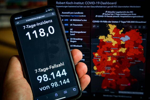 Coronavirus in Deutschland - Covid-19-Dashboard des Robert Koch-Institut 27.10.2021: Robert Koch-Institut: 7-Tage-Inzidenz 118,0. 7-Tage-Fallzahl 98.144. COVID-19-Fälle 4.506.415. Zugang um 23.212 gegenüber dem Vortag. COVID-19-Todesfälle 95.359. Zugang um 114 gegenüber dem Vortag.