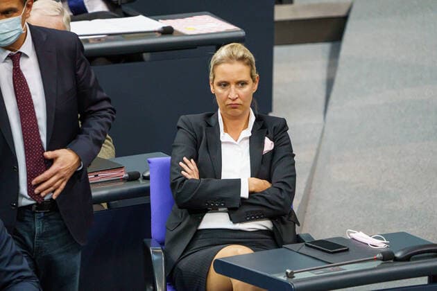 Plenarsitzung des Deutschen Bundestages - 20. Deutscher Bundestag in Berlin - Konstituierende Sitzung - Alice Weidel nachdem der AfD-Kandidat zur Wahl des stelvertretenden Bundestagspräsidenten gescheitert ist;Plenarsitzung des Deutschen Bundestages - 20. Deutscher Bundestag in Berlin - Konstituierende Sitzung - Alice Weidel nachdem der AfD-Kandidat zur Wahl des stelvertretenden Bundestagspräsidenten gescheitert ist, Berlin Berlin Deutschland Bundestag