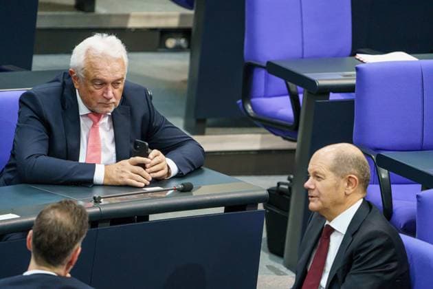 Plenarsitzung des Deutschen Bundestages - 20. Deutscher Bundestag in Berlin - Konstituierende Sitzung - Olaf Scholz mit Wolfgang Kubicki;Plenarsitzung des Deutschen Bundestages - 20. Deutscher Bundestag in Berlin - Konstituierende Sitzung - Olaf Scholz mit Wolfgang Kubicki, Berlin Berlin Deutschland Bundestag *** Plenary Session of the German Bundestag 20 German Bundestag in Berlin Constituent Session Olaf Scholz with Wolfgang Kubicki Plenary Session of the German Bundestag 20 German Bundestag in Berlin Constituent Session Olaf Scholz with Wolfgang Kubicki, Berlin Berlin Germany Bundestag