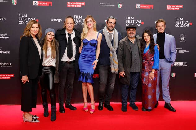 Bilder des Jahres 2021, Entertainment 10 Oktober Entertainment Themen der Woche KW43 Film Festival Cologne, Sem Dhul - Die Wiederkehr Premiere Mirela Stanoiu, Mina Bahrami, Ralf Bauer, Wilma Elles, Mehdi Varvani, Antonio Putignano, Tenzyn Zöchbauer und Maurice Pawlewski beim Screening des Kinofilms Sem Duhl - Die Wiederkehr auf dem 31. Film Festival Cologne 2021 im Filmpalast Köln. Köln, 26.10.2021 *** Mirela Stanoiu, Mina Bahrami, Ralf Bauer, Wilma Elles, Mehdi Varvani, Antonio Putignano, Tenzyn Zöchbauer and Maurice Pawlewski at the screening of the feature film Sem Duhl The Return at the 31 Film Festival Cologne 2021 at Filmpalast Cologne Cologne, 26 10 2021 Foto:xC.xHardtx xFuturexImage