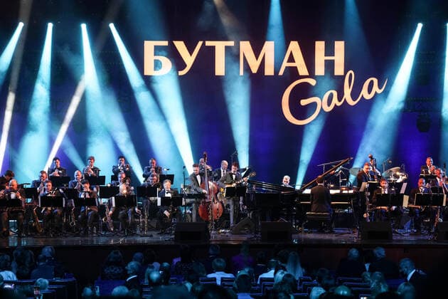 MOSCOW, RUSSIA - OCTOBER 27, 2021: Musicians of the Jazz at Lincoln Center Orchestra and Russian jazz saxophonist Igor Butman perform during a gala concert marking Butmanâ€™s 60th birthday at the State Kremlin Palace. The concert is held in the COVID-free format. Valery Sharifulin TASS  TS115F29