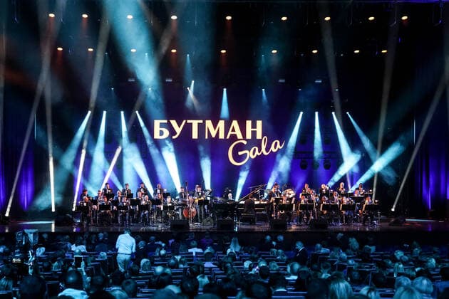 MOSCOW, RUSSIA - OCTOBER 27, 2021: Musicians of the Jazz at Lincoln Center Orchestra and Russian jazz saxophonist Igor Butman perform during a gala concert marking Butmanâ€™s 60th birthday at the State Kremlin Palace. The concert is held in the COVID-free format. Valery Sharifulin TASS  TS115F33