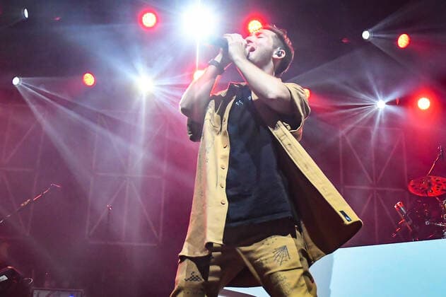 27.10.2021, xlakx, Entertainment Musik, Justin Jesso - Konzert emspor, v.l.Der amerikanische Saenger Justin Jesso steht als Support von Nico Santos auf der Bhuene in der Columbiahalle. Berlin