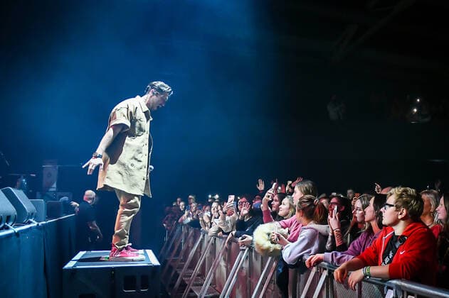 27.10.2021, xlakx, Entertainment Musik, Justin Jesso - Konzert emspor, v.l.Der amerikanische Saenger Justin Jesso steht als Support von Nico Santos auf der Buehne in der Columbiahalle. Berlin