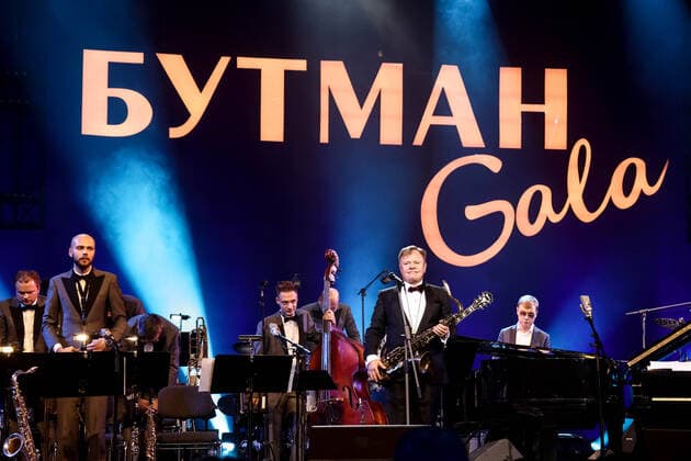 Entertainment Bilder des Tages MOSCOW, RUSSIA - OCTOBER 27, 2021: Musicians of the Jazz at Lincoln Center Orchestra and Russian jazz saxophonist Igor Butman perform during a gala concert marking Butmanâ€™s 60th birthday at the State Kremlin Palace. The concert is held in the COVID-free format. Valery Sharifulin TASS  TS115F40