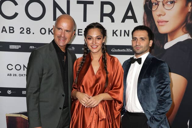 Christoph Maria Herbst, Nilam Farooq und Hassan Akkouch bei der Contra Kino Premiere am 27.10.2021 in Berlin Contra Filmpremiere in Berlin