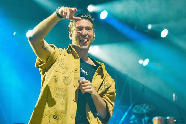 27.10.2021, xlakx, Entertainment Musik, Justin Jesso - Konzert emspor, v.l.Der amerikanische Saenger Justin Jesso steht als Support von Nico Santos auf der Bhuene in der Columbiahalle. Berlin