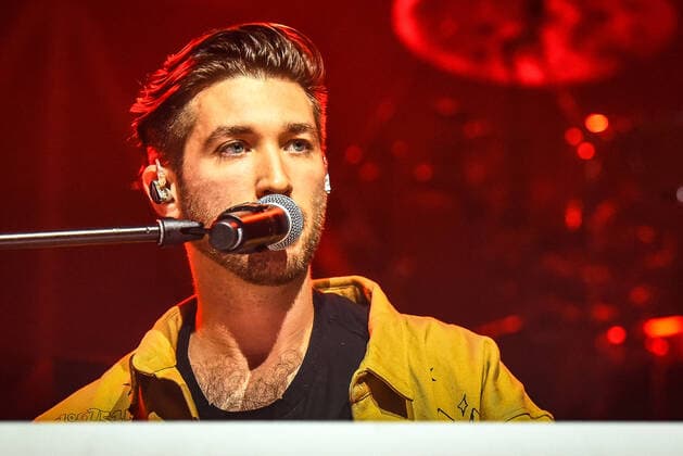 27.10.2021,Entertainment Musik, Justin Jesso - Konzert v.l.Der amerikanische Saenger Justin Jesso steht als Support von Nico Santos auf der Bhuene in der Columbiahalle. Berlin