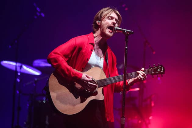 FINNEAS In Concert - Los Angeles, CA Singer FINNEAS (Finneas O Connell) performs on stage at The Wiltern on October 27, 2021 in Los Angeles, California, United States. Los Angeles California United States  Copyright: xImagexPressxAgencyx collin-finneasi211027_nprtZ