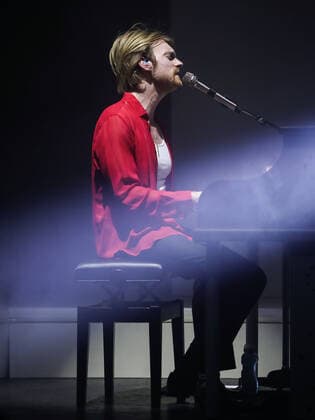 FINNEAS In Concert - Los Angeles, CA Singer FINNEAS (Finneas O Connell) performs on stage at The Wiltern on October 27, 2021 in Los Angeles, California, United States. Los Angeles California United States  Copyright: xImagexPressxAgencyx collin-finneasi211027_npJSb