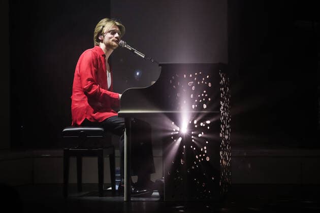 Bilder des Jahres 2021, Entertainment 10 Oktober Entertainment Themen der Woche KW43 FINNEAS In Concert - Los Angeles, CA Singer FINNEAS (Finneas O Connell) performs on stage at The Wiltern on October 27, 2021 in Los Angeles, California, United States. Los Angeles California United States  Copyright: xImagexPressxAgencyx collin-finneasi211027_npCyw