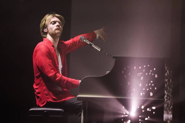 FINNEAS In Concert - Los Angeles, CA Singer FINNEAS (Finneas O Connell) performs on stage at The Wiltern on October 27, 2021 in Los Angeles, California, United States. Los Angeles California United States  Copyright: xImagexPressxAgencyx collin-finneasi211027_np4IO
