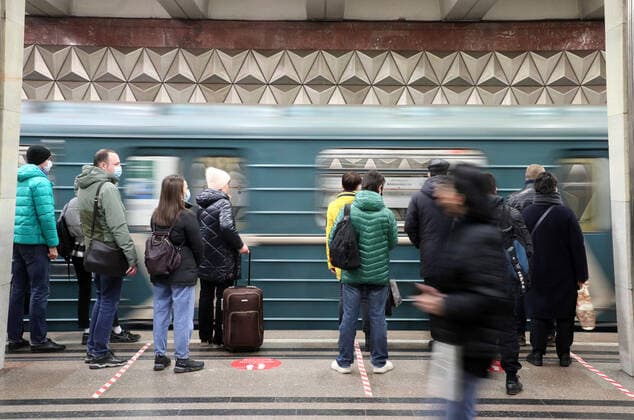 MOSCOW, RUSSIA - OCTOBER 28, 2021: A Moscow Metro train arrives at Medvedkovo station. A recent surge in COVID-19 cases has prompted the Russian government to declare non-working days with pay nationwide from October 30 to November 7. Gavriil Grigorov TASS  TS116044