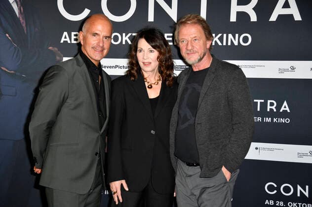 Christoph Maria Herbst, Iris Berben und Sönke Wortmann bei der Premiere des Kinofilms Contra im Zoo Palast. Berlin, 27.10.2021