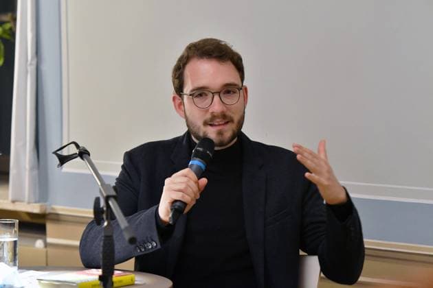 Gebäude lassen sich abtragen und neu aufbauen, Erinnerungen nicht: Behutsam und voller Empathie zeichnet Autor Lukas Rietzschel in seinem Buch Raumfahrer ein eindrückliches Bild von Menschen, die durch große gesellschaftliche und politische Veränderungen geprägt sind - und von Verletzungen, die sich durch Generationen hindurchziehen und scheinbar nie verheilen. Im Rahmen der 25. Erfurter Herbstlese ist der 27-Jährige am Donnerstag, 28. Oktober 2021, zu Gast im Haus Dacheröden in Erfurt., Erfurt Thüringen Deutschland *** Buildings can be demolished and rebuilt, memories cannot Cautiously and full of empathy, author Lukas Rietzschel draws in his book Raumfahrer an impressive picture of people who are shaped by major social and political ch Copyright: xUwe-JensxIgelx