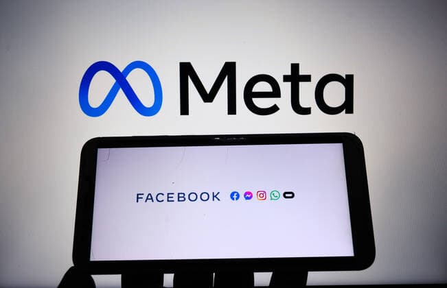India: Facebook changes its name to Meta This photo illustration shows that Facebook Inc. is now called Meta, the company said on Thursday, in a rebrand that focuses on investing in the metaverse, a shared virtual environment that it bets will be the successor to the mobile internet. This photo was taken at Tehatta. Tehatta West Bengal India Copyright: SoumrabyataxRoy