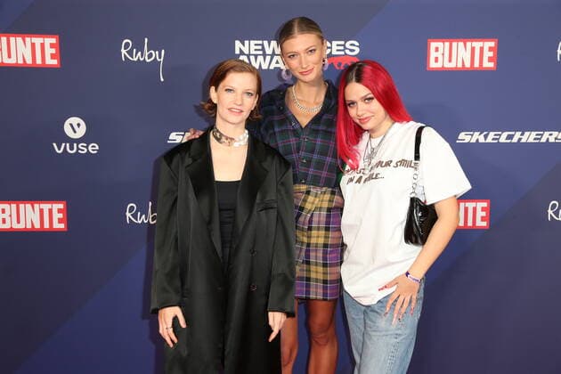 Nachwuchspreis Hamburg Preisträgerinnen Wilhelmine, Leony und Badmomzjay (Jordan Napieray), New Faces Award von der Zeitschrift Bunte im Ruby Lotti Hotel Hamburg, 28.10.2021