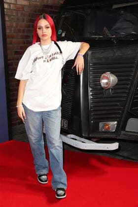 Nachwuchspreis Hamburg Preisträgerin Badmomzjay (Jordan Napieray), New Faces Award von der Zeitschrift Bunte im Ruby Lotti Hotel Hamburg, 28.10.2021