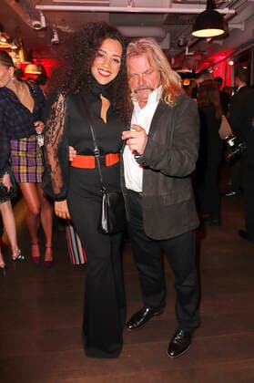 Nadja Benaissa und Leslie Mandoki beim New Faces Award Music 2021 im Ruby Lotti Hotel und Bar. Hamburg, 28.10.2021