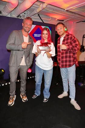 Sasha, Badmomzjay und Frederick Lau beim New Faces Award Music 2021 im Ruby Lotti Hotel und Bar. Hamburg, 28.10.2021