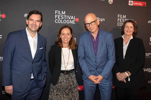 Jean-Christoph Caron, Eva Lindenau, Phil Grabsky und Gast bei der Verleihung der Film Festival Cologne Awards 2021 auf dem 31. Film Festival Cologne 2021 im E-Werk. Köln, 28.10.2021
