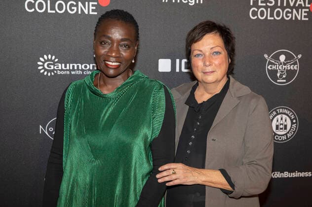 Auma Obama und Martina Richter bei der Verleihung der Film Festival Cologne Awards 2021 auf dem 31. Film Festival Cologne 2021 im E-Werk. Köln, 28.10.2021