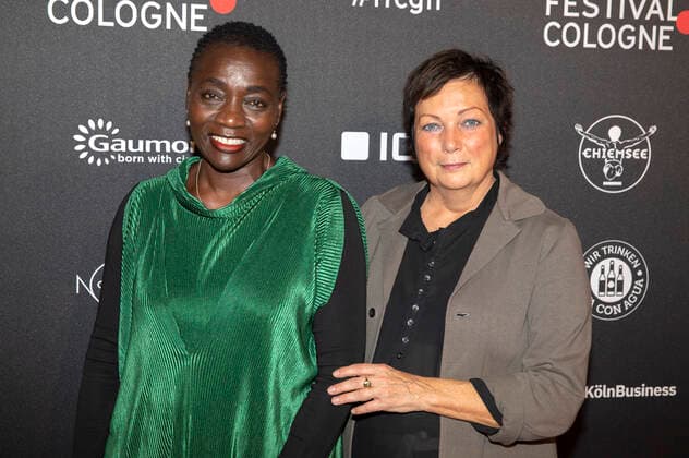 Auma Obama und Martina Richter bei der Verleihung der Film Festival Cologne Awards 2021 auf dem 31. Film Festival Cologne 2021 im E-Werk. Köln, 28.10.2021